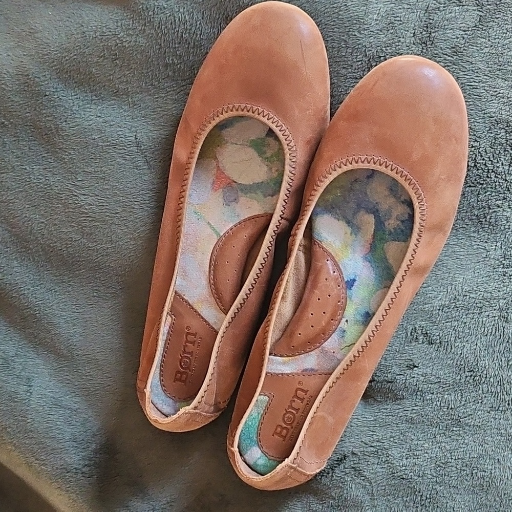 Born Women's Brown Leather Flats! CLEAN!!